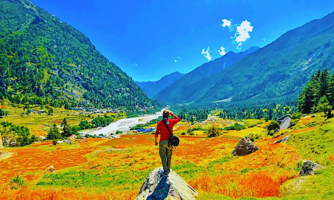 हिमाचल प्रदेश के किब्बर गांव भी बहुत पॉपुलर हैं।