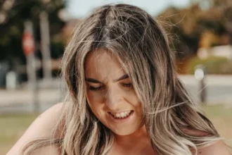 महिलाओं को मेनोपॉज के बाद क्यों होता है ऑस्टियोपोरोसिस इन्हे गलती से भी ना क (1)